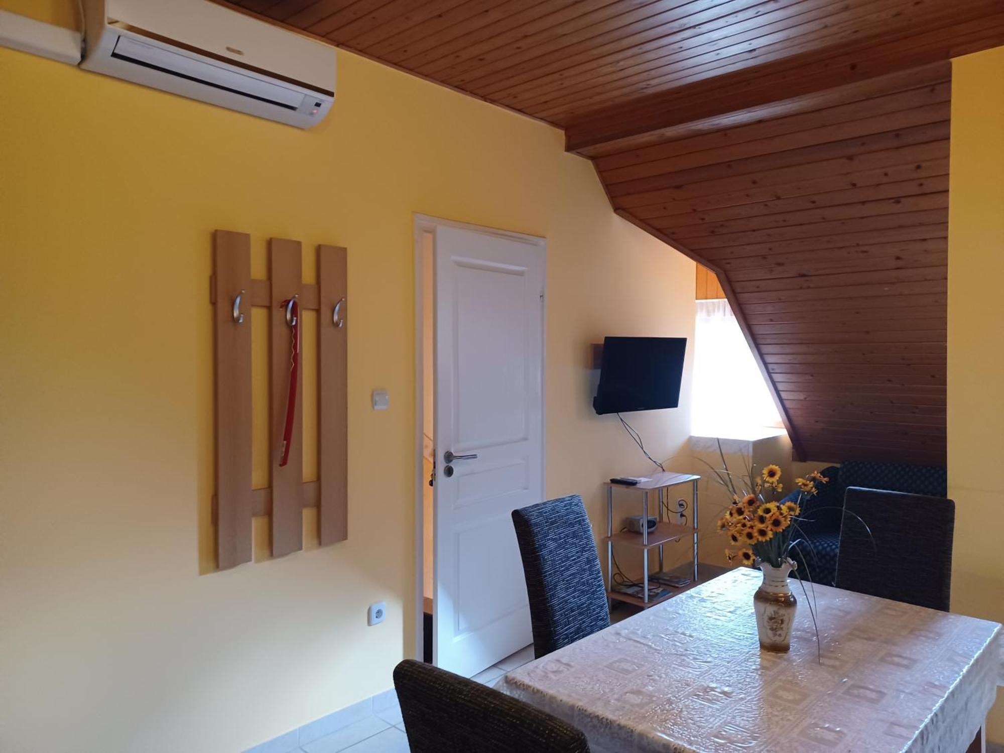 Andrea Apartmanhaz Balatongyorok Luaran gambar