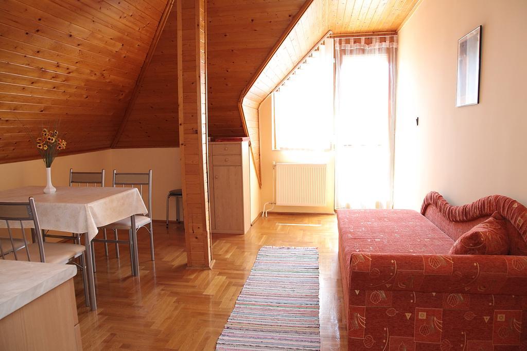 Andrea Apartmanhaz Balatongyorok Luaran gambar