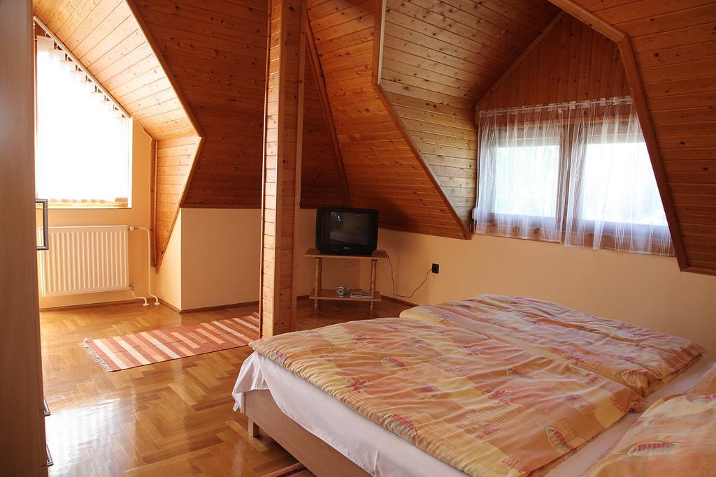 Andrea Apartmanhaz Balatongyorok Luaran gambar