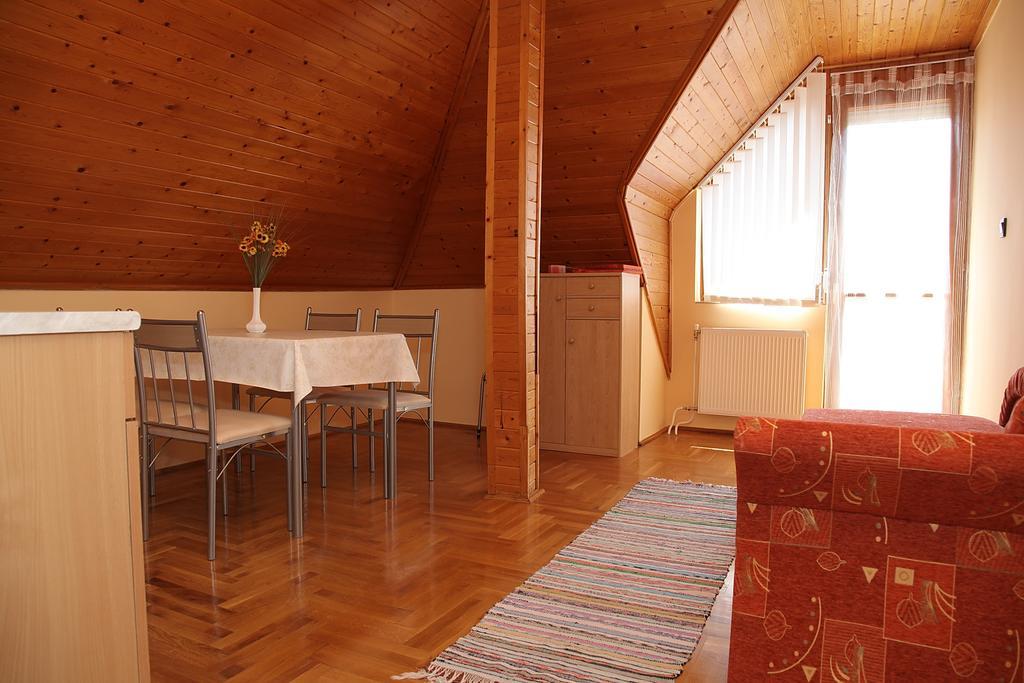 Andrea Apartmanhaz Balatongyorok Luaran gambar