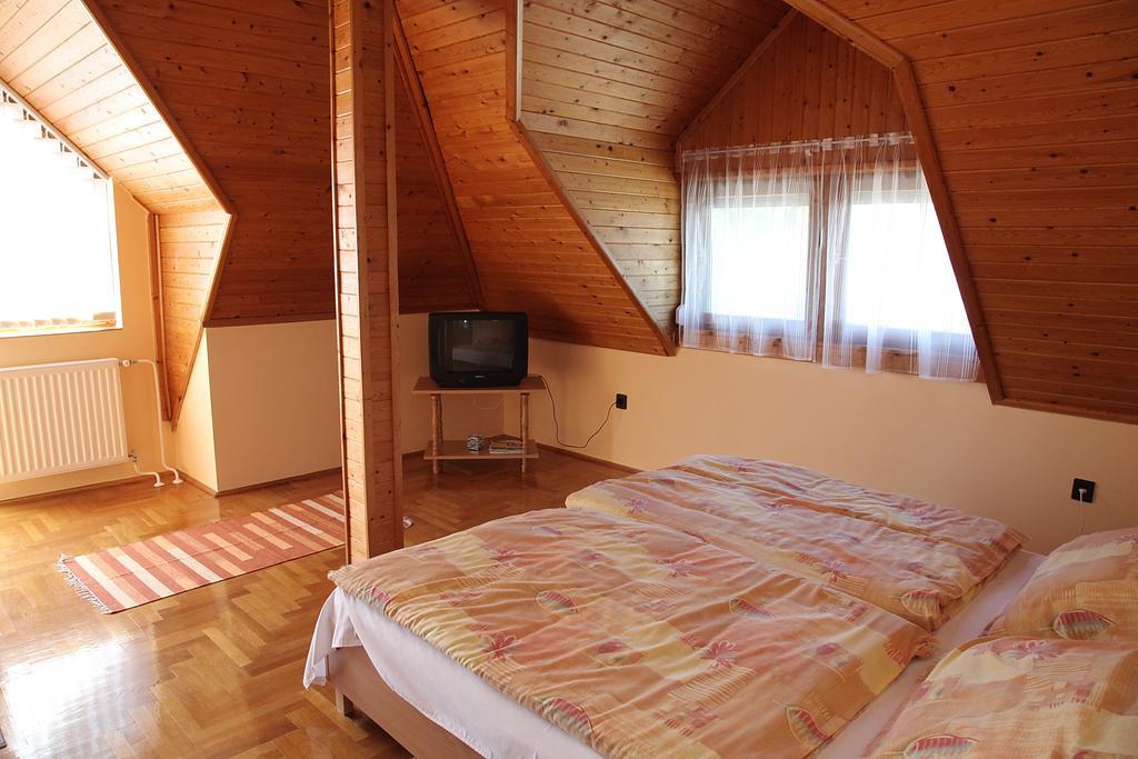Andrea Apartmanhaz Balatongyorok Luaran gambar