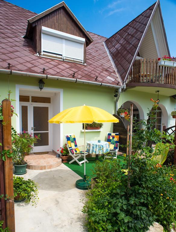Andrea Apartmanhaz Balatongyorok Luaran gambar