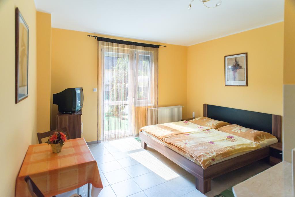 Andrea Apartmanhaz Balatongyorok Luaran gambar