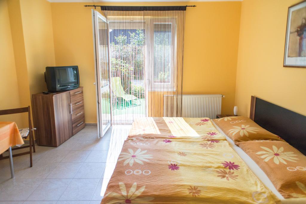 Andrea Apartmanhaz Balatongyorok Luaran gambar