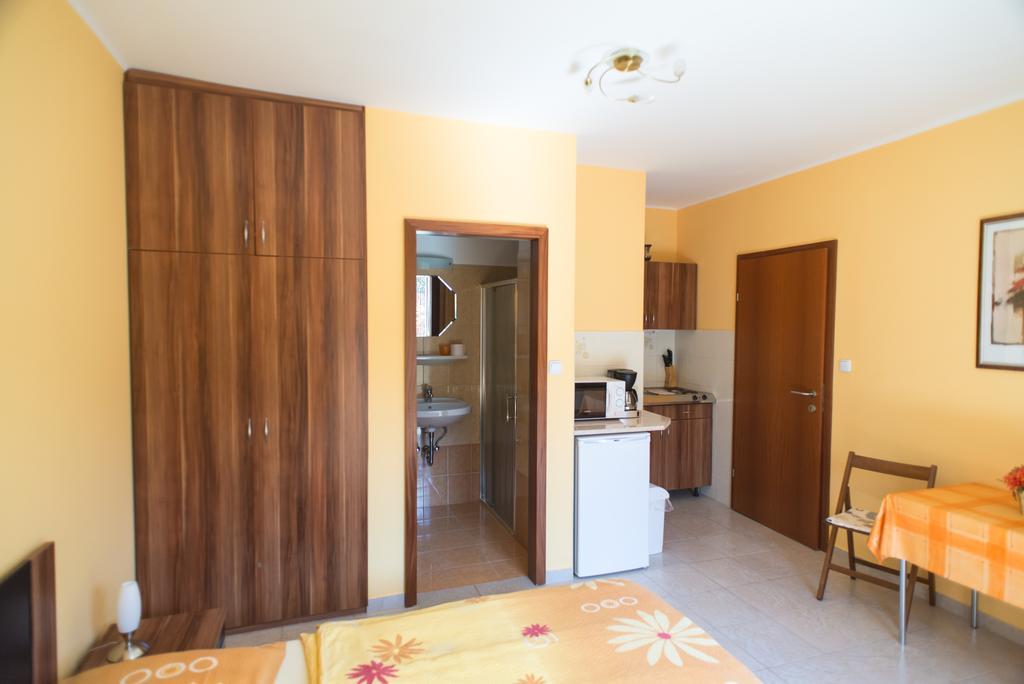 Andrea Apartmanhaz Balatongyorok Luaran gambar