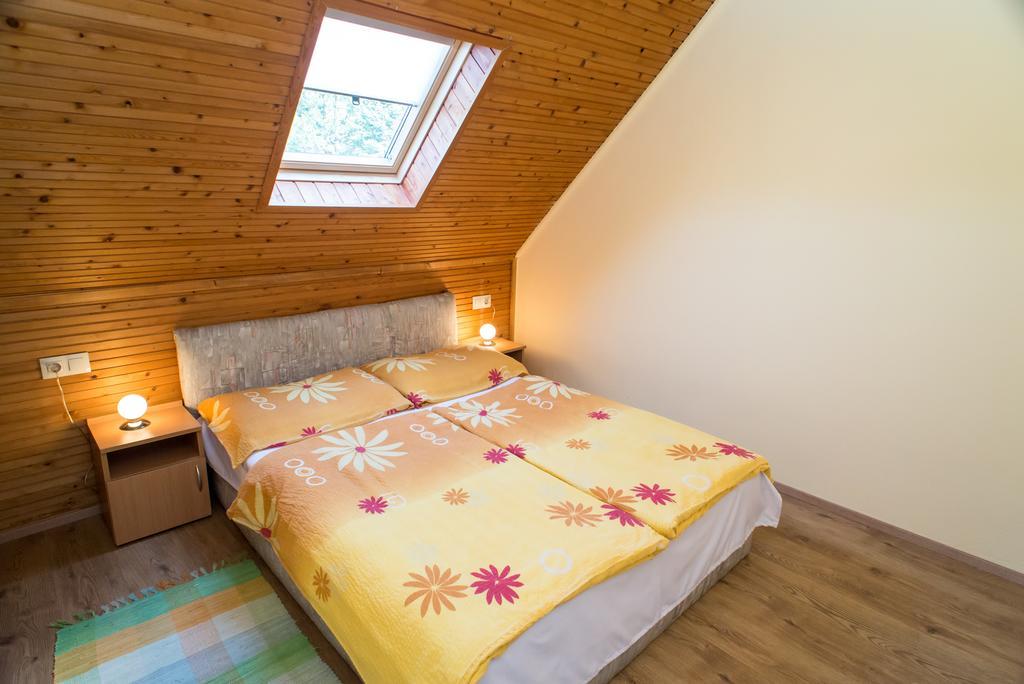 Andrea Apartmanhaz Balatongyorok Luaran gambar