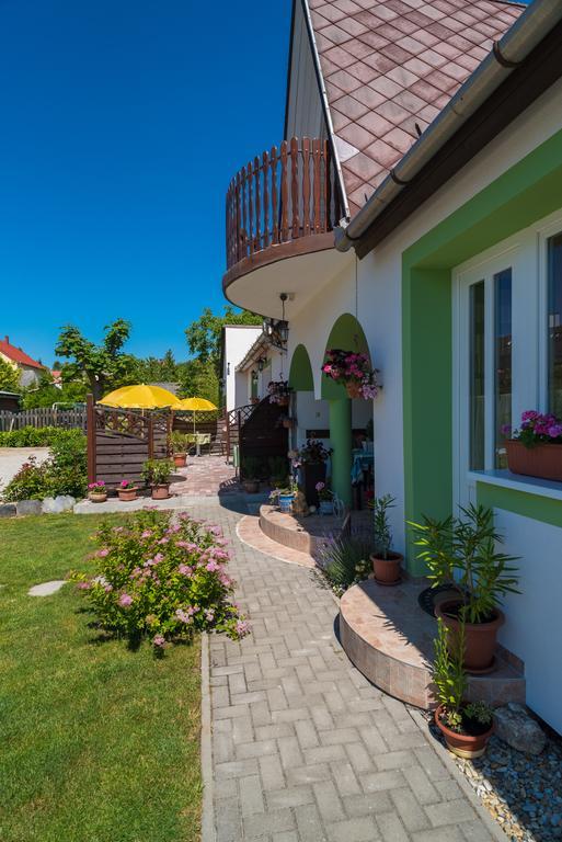 Andrea Apartmanhaz Balatongyorok Luaran gambar