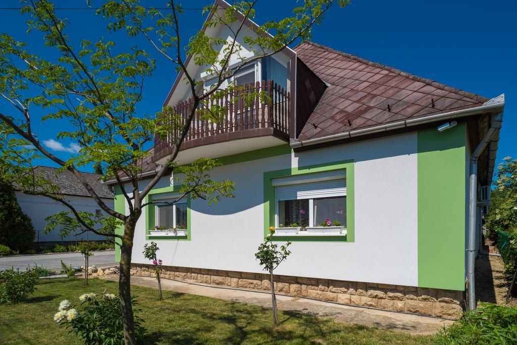 Andrea Apartmanhaz Balatongyorok Luaran gambar