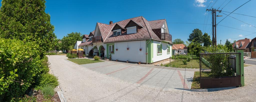 Andrea Apartmanhaz Balatongyorok Luaran gambar